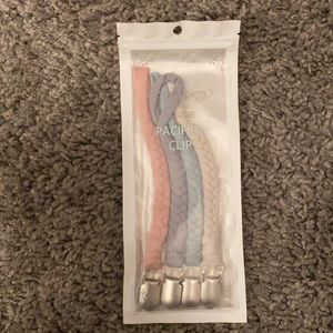 Pacifier clips (4 count) NEW